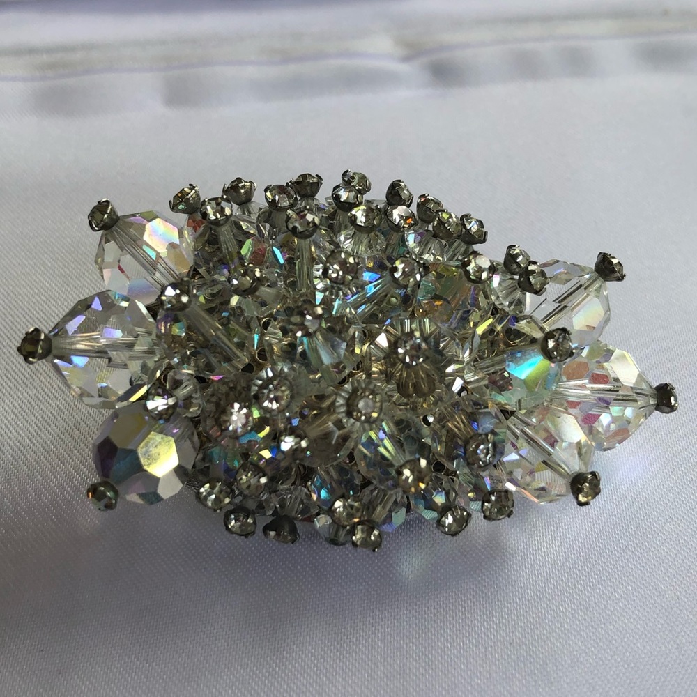 Absolutely stunning vintage costume broach.